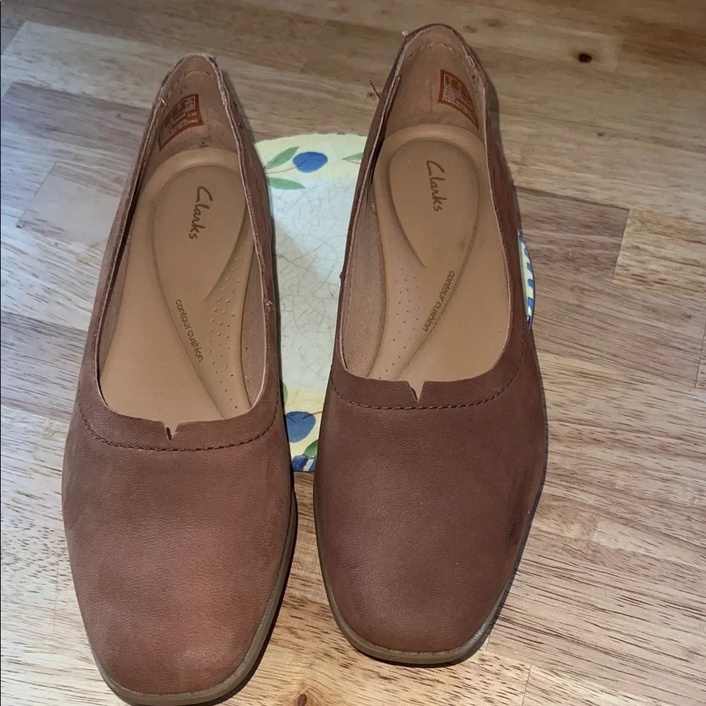 Clarks Women's Chestnut Brown Nubuck Slip-On Loafers